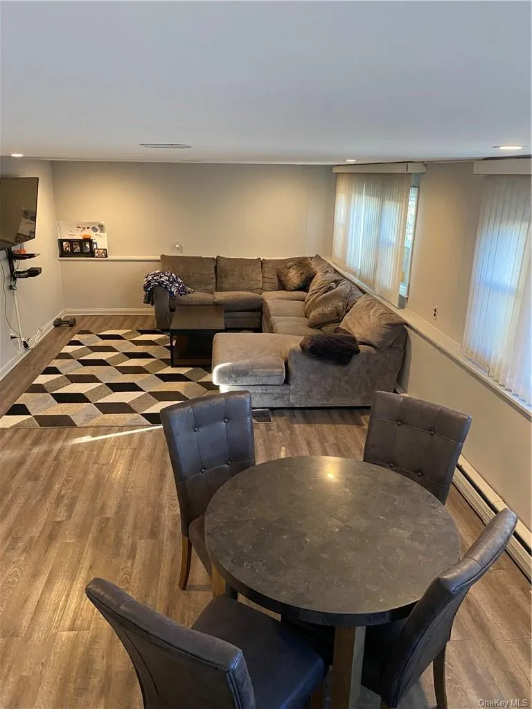 2 Larch Court, Clarkstown, NY, 4 Bedrooms Bedrooms, 9 Rooms Rooms,1 BathroomBathrooms,Residential,For Rent,Larch,0,1015230 2 Larch Court, Clarkstown, NY, 4 Bedrooms Bedrooms, 9 Rooms Rooms,1 BathroomBathrooms,Residential,For Rent,Larch,0,1015230