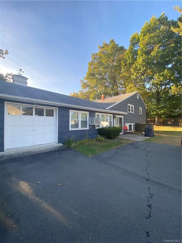 2 Larch Court, Clarkstown, NY, 4 Bedrooms Bedrooms, 9 Rooms Rooms,1 BathroomBathrooms,Residential,For Rent,Larch,0,1015230 2 Larch Court, Clarkstown, NY, 4 Bedrooms Bedrooms, 9 Rooms Rooms,1 BathroomBathrooms,Residential,For Rent,Larch,0,1015230