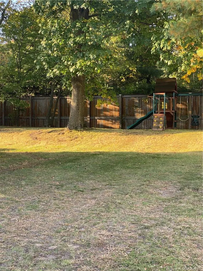 2 Larch Court, Clarkstown, NY, 4 Bedrooms Bedrooms, 9 Rooms Rooms,1 BathroomBathrooms,Residential,For Rent,Larch,0,1015230 2 Larch Court, Clarkstown, NY, 4 Bedrooms Bedrooms, 9 Rooms Rooms,1 BathroomBathrooms,Residential,For Rent,Larch,0,1015230