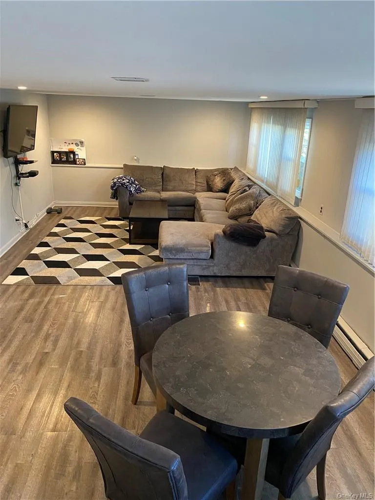 2 Larch Court, Clarkstown, NY, 4 Bedrooms Bedrooms, 9 Rooms Rooms,1 BathroomBathrooms,Residential,For Rent,Larch,0,1015230 2 Larch Court, Clarkstown, NY, 4 Bedrooms Bedrooms, 9 Rooms Rooms,1 BathroomBathrooms,Residential,For Rent,Larch,0,1015230