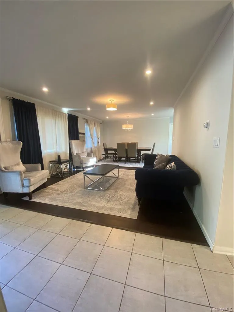 2 Larch Court, Clarkstown, NY, 4 Bedrooms Bedrooms, 9 Rooms Rooms,1 BathroomBathrooms,Residential,For Rent,Larch,0,1015230 2 Larch Court, Clarkstown, NY, 4 Bedrooms Bedrooms, 9 Rooms Rooms,1 BathroomBathrooms,Residential,For Rent,Larch,0,1015230