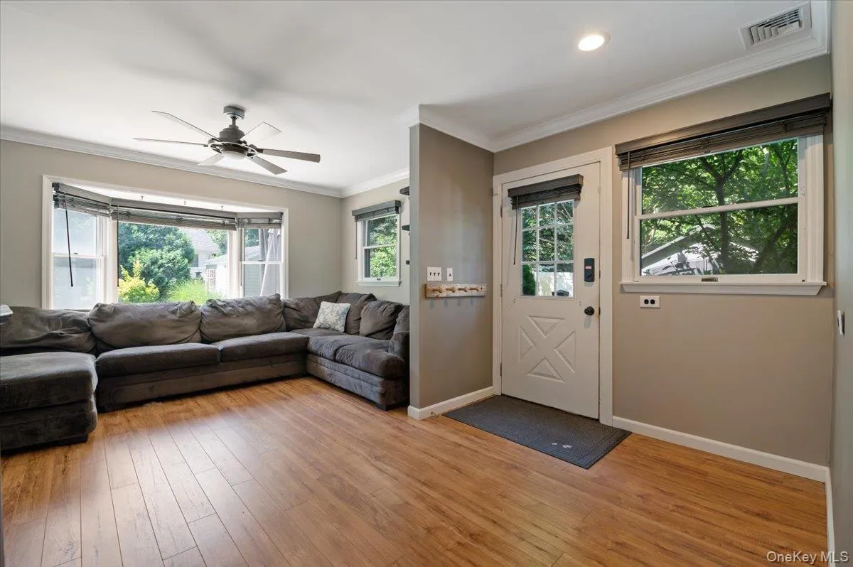 16 Brook Lane, Smithtown, NY, 4 Bedrooms Bedrooms, 9 Rooms Rooms,2 BathroomsBathrooms,Residential,For Rent,Brook,0,1015239 16 Brook Lane, Smithtown, NY, 4 Bedrooms Bedrooms, 9 Rooms Rooms,2 BathroomsBathrooms,Residential,For Rent,Brook,0,1015239