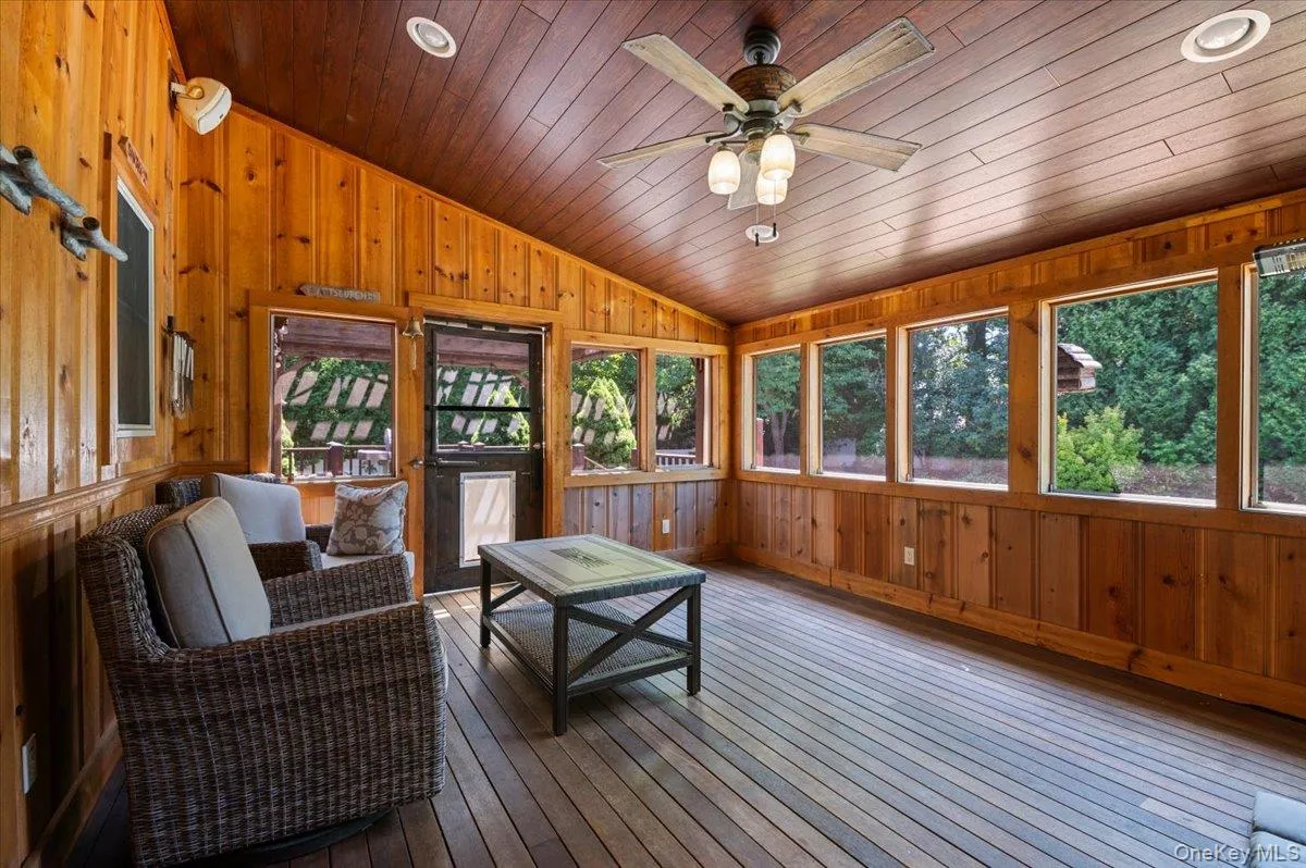 16 Brook Lane, Smithtown, NY, 4 Bedrooms Bedrooms, 9 Rooms Rooms,2 BathroomsBathrooms,Residential,For Rent,Brook,0,1015239 16 Brook Lane, Smithtown, NY, 4 Bedrooms Bedrooms, 9 Rooms Rooms,2 BathroomsBathrooms,Residential,For Rent,Brook,0,1015239