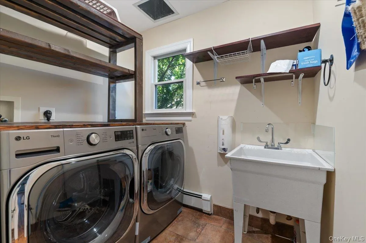16 Brook Lane, Smithtown, NY, 4 Bedrooms Bedrooms, 9 Rooms Rooms,2 BathroomsBathrooms,Residential,For Rent,Brook,0,1015239 16 Brook Lane, Smithtown, NY, 4 Bedrooms Bedrooms, 9 Rooms Rooms,2 BathroomsBathrooms,Residential,For Rent,Brook,0,1015239