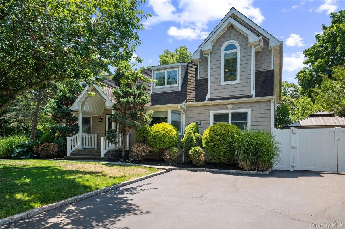 16 Brook Lane, Smithtown, NY, 4 Bedrooms Bedrooms, 9 Rooms Rooms,2 BathroomsBathrooms,Residential,For Rent,Brook,0,1015239 16 Brook Lane, Smithtown, NY, 4 Bedrooms Bedrooms, 9 Rooms Rooms,2 BathroomsBathrooms,Residential,For Rent,Brook,0,1015239