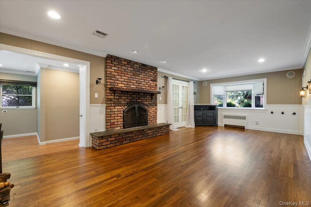 16 Brook Lane, Smithtown, NY, 4 Bedrooms Bedrooms, 9 Rooms Rooms,2 BathroomsBathrooms,Residential,For Rent,Brook,0,1015239 16 Brook Lane, Smithtown, NY, 4 Bedrooms Bedrooms, 9 Rooms Rooms,2 BathroomsBathrooms,Residential,For Rent,Brook,0,1015239