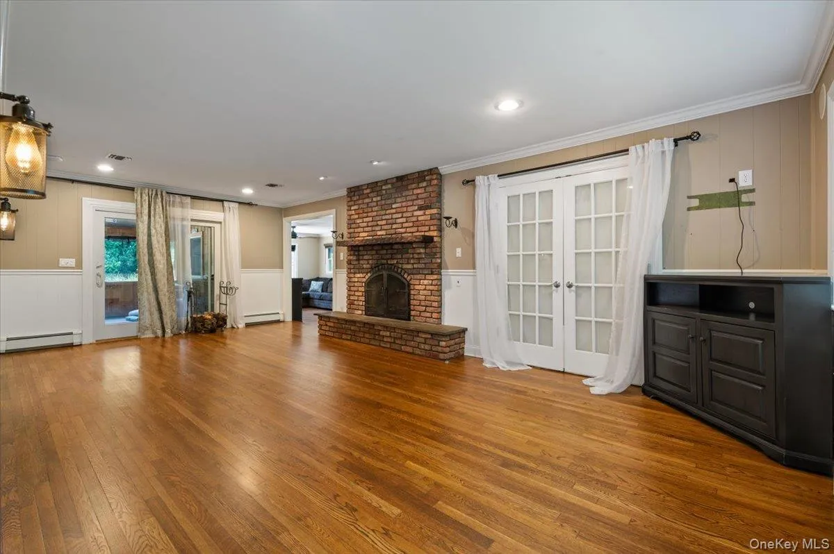 16 Brook Lane, Smithtown, NY, 4 Bedrooms Bedrooms, 9 Rooms Rooms,2 BathroomsBathrooms,Residential,For Rent,Brook,0,1015239 16 Brook Lane, Smithtown, NY, 4 Bedrooms Bedrooms, 9 Rooms Rooms,2 BathroomsBathrooms,Residential,For Rent,Brook,0,1015239