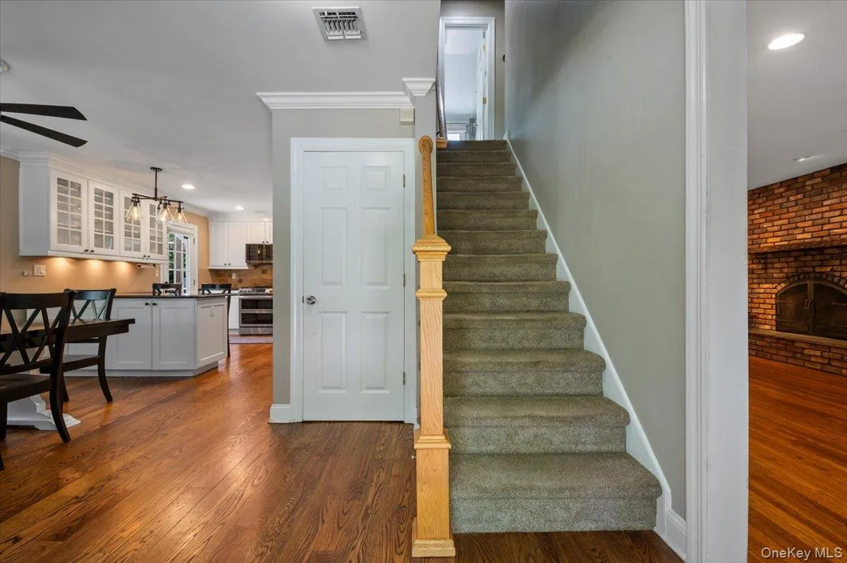 16 Brook Lane, Smithtown, NY, 4 Bedrooms Bedrooms, 9 Rooms Rooms,2 BathroomsBathrooms,Residential,For Rent,Brook,0,1015239 16 Brook Lane, Smithtown, NY, 4 Bedrooms Bedrooms, 9 Rooms Rooms,2 BathroomsBathrooms,Residential,For Rent,Brook,0,1015239