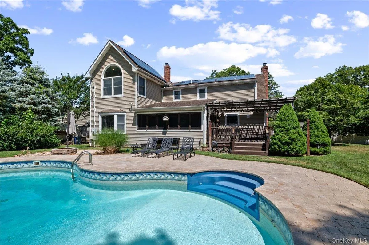 16 Brook Lane, Smithtown, NY, 4 Bedrooms Bedrooms, 9 Rooms Rooms,2 BathroomsBathrooms,Residential,For Rent,Brook,0,1015239 16 Brook Lane, Smithtown, NY, 4 Bedrooms Bedrooms, 9 Rooms Rooms,2 BathroomsBathrooms,Residential,For Rent,Brook,0,1015239