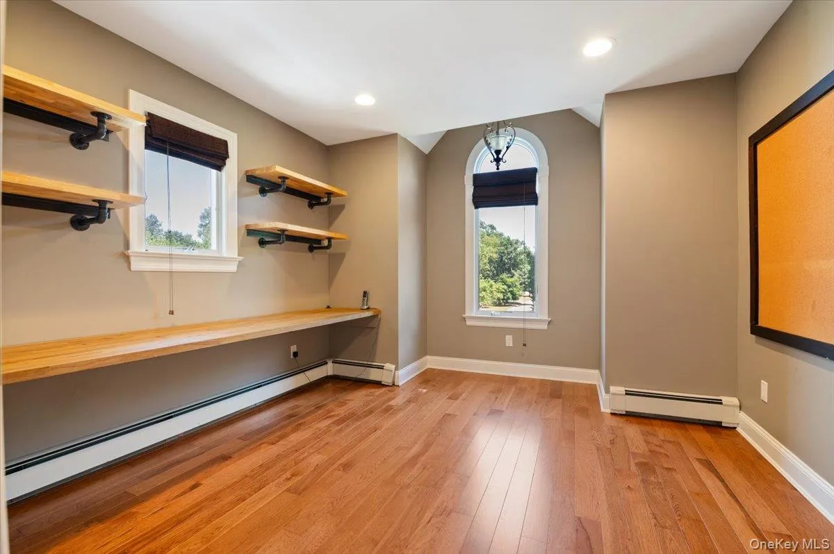 16 Brook Lane, Smithtown, NY, 4 Bedrooms Bedrooms, 9 Rooms Rooms,2 BathroomsBathrooms,Residential,For Rent,Brook,0,1015239 16 Brook Lane, Smithtown, NY, 4 Bedrooms Bedrooms, 9 Rooms Rooms,2 BathroomsBathrooms,Residential,For Rent,Brook,0,1015239