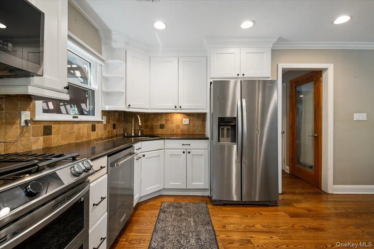 16 Brook Lane, Smithtown, NY, 4 Bedrooms Bedrooms, 9 Rooms Rooms,2 BathroomsBathrooms,Residential,For Rent,Brook,0,1015239 16 Brook Lane, Smithtown, NY, 4 Bedrooms Bedrooms, 9 Rooms Rooms,2 BathroomsBathrooms,Residential,For Rent,Brook,0,1015239