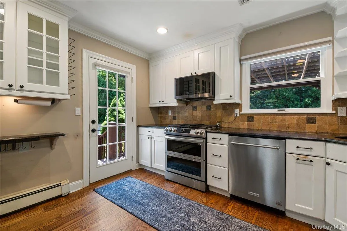 16 Brook Lane, Smithtown, NY, 4 Bedrooms Bedrooms, 9 Rooms Rooms,2 BathroomsBathrooms,Residential,For Rent,Brook,0,1015239 16 Brook Lane, Smithtown, NY, 4 Bedrooms Bedrooms, 9 Rooms Rooms,2 BathroomsBathrooms,Residential,For Rent,Brook,0,1015239
