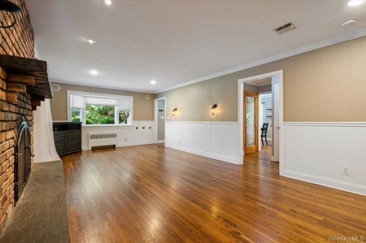 16 Brook Lane, Smithtown, NY, 4 Bedrooms Bedrooms, 9 Rooms Rooms,2 BathroomsBathrooms,Residential,For Rent,Brook,0,1015239 16 Brook Lane, Smithtown, NY, 4 Bedrooms Bedrooms, 9 Rooms Rooms,2 BathroomsBathrooms,Residential,For Rent,Brook,0,1015239