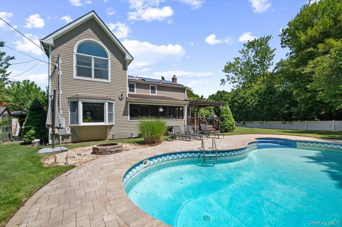 16 Brook Lane, Smithtown, NY, 4 Bedrooms Bedrooms, 9 Rooms Rooms,2 BathroomsBathrooms,Residential,For Rent,Brook,0,1015239 16 Brook Lane, Smithtown, NY, 4 Bedrooms Bedrooms, 9 Rooms Rooms,2 BathroomsBathrooms,Residential,For Rent,Brook,0,1015239