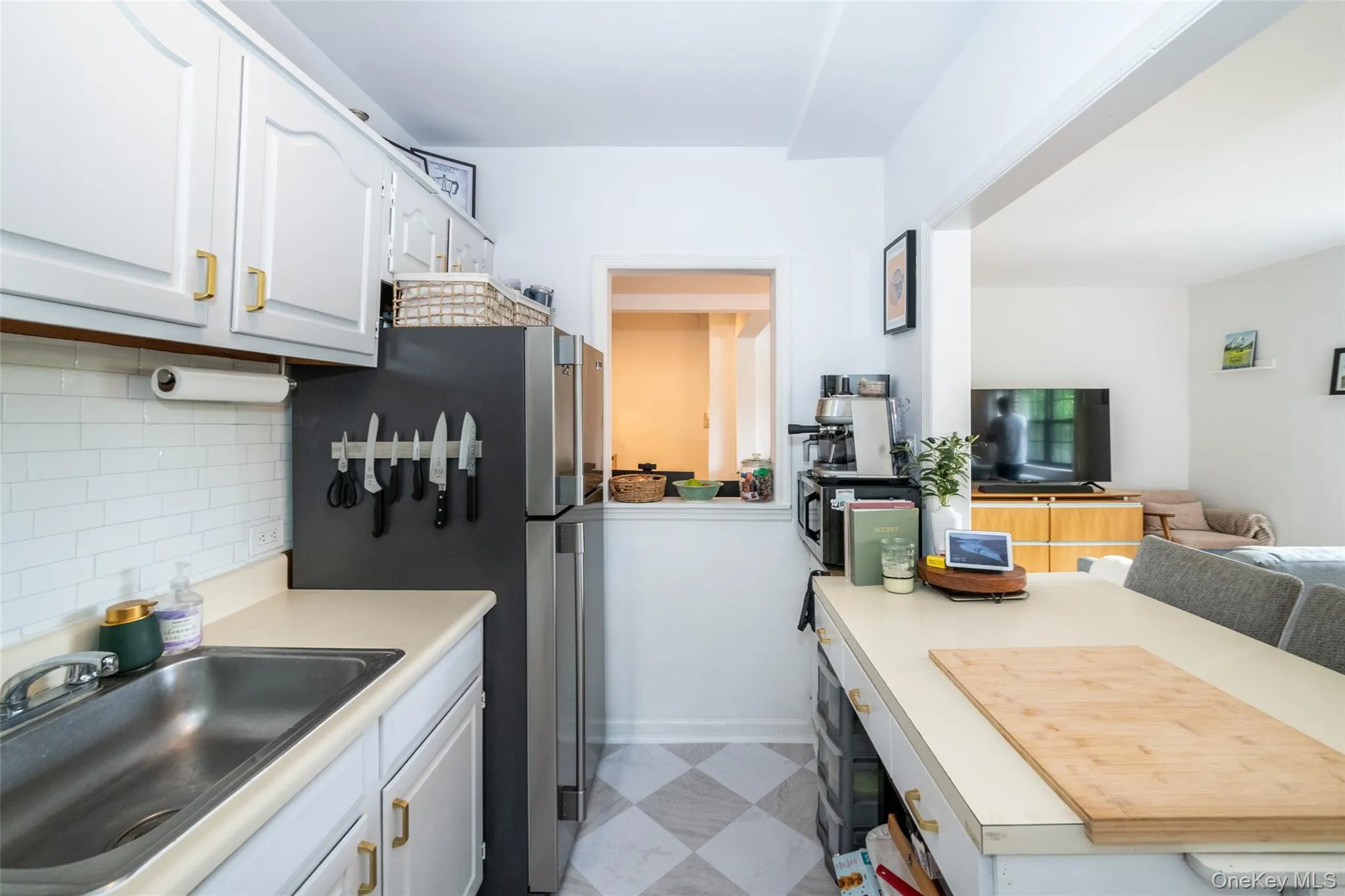 1456 Boston Post Road, Mamaroneck, NY, 1 Bedroom Bedrooms, 5 Rooms Rooms,1 BathroomBathrooms,Residential Lease,For Rent,Boston Post,0,1015240 1456 Boston Post Road, Mamaroneck, NY, 1 Bedroom Bedrooms, 5 Rooms Rooms,1 BathroomBathrooms,Residential Lease,For Rent,Boston Post,0,1015240