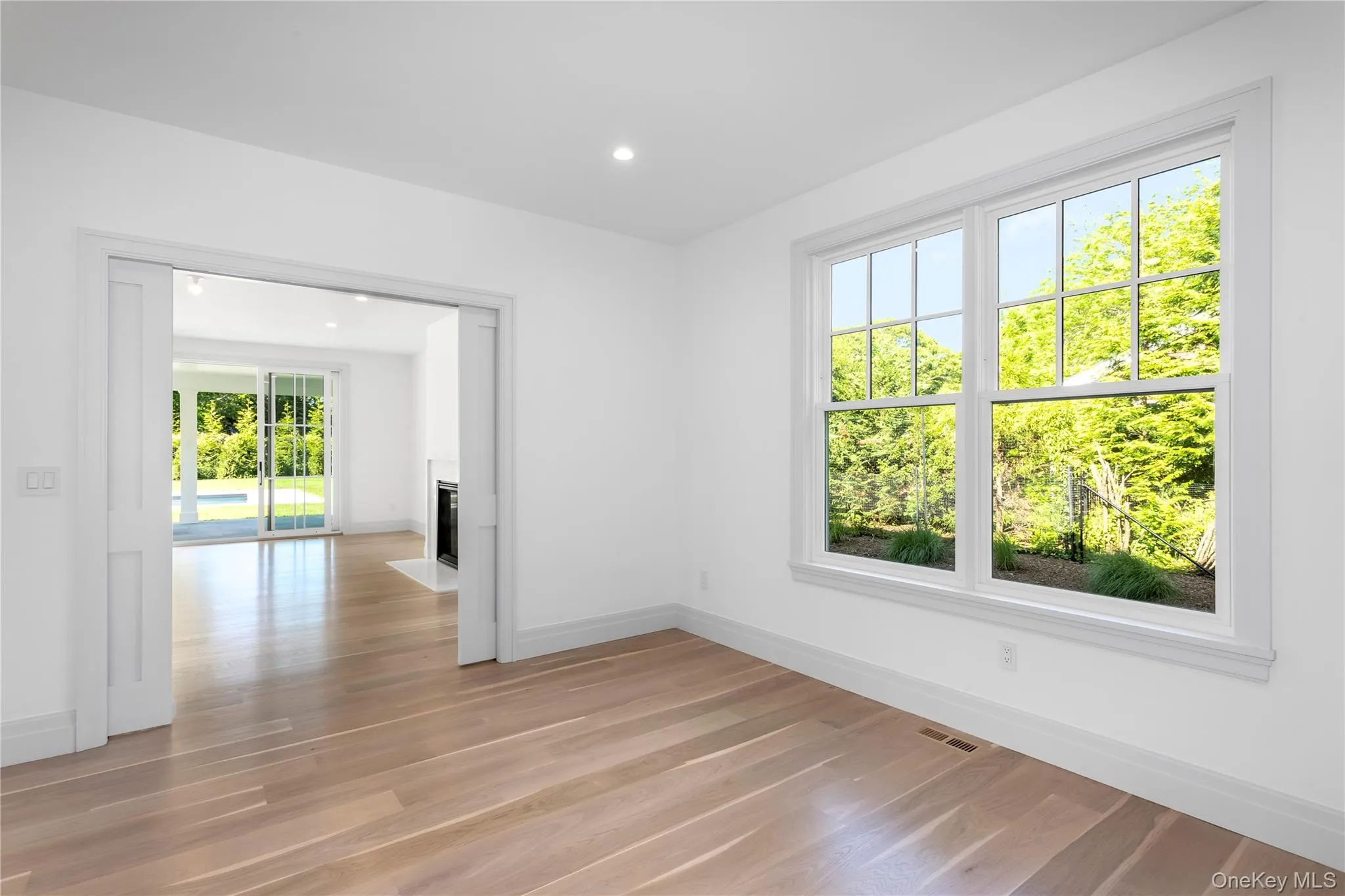 Bonus Room off Living Room w/Pocket Doors Bonus Room off Living Room w/Pocket Doors