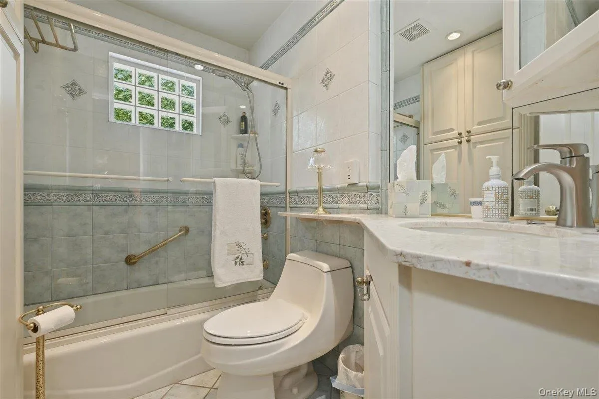 40 Bayview Avenue, Babylon, NY, 4 Bedrooms Bedrooms, 10 Rooms Rooms,2 BathroomsBathrooms,Residential,For Rent,Bayview,0,1015262 40 Bayview Avenue, Babylon, NY, 4 Bedrooms Bedrooms, 10 Rooms Rooms,2 BathroomsBathrooms,Residential,For Rent,Bayview,0,1015262