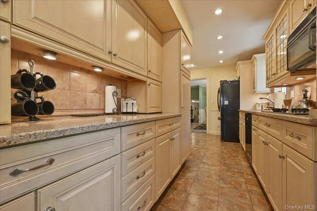 40 Bayview Avenue, Babylon, NY, 4 Bedrooms Bedrooms, 10 Rooms Rooms,2 BathroomsBathrooms,Residential,For Rent,Bayview,0,1015262 40 Bayview Avenue, Babylon, NY, 4 Bedrooms Bedrooms, 10 Rooms Rooms,2 BathroomsBathrooms,Residential,For Rent,Bayview,0,1015262