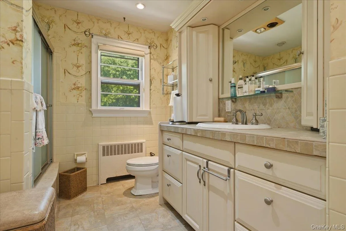 40 Bayview Avenue, Babylon, NY, 4 Bedrooms Bedrooms, 10 Rooms Rooms,2 BathroomsBathrooms,Residential,For Rent,Bayview,0,1015262 40 Bayview Avenue, Babylon, NY, 4 Bedrooms Bedrooms, 10 Rooms Rooms,2 BathroomsBathrooms,Residential,For Rent,Bayview,0,1015262