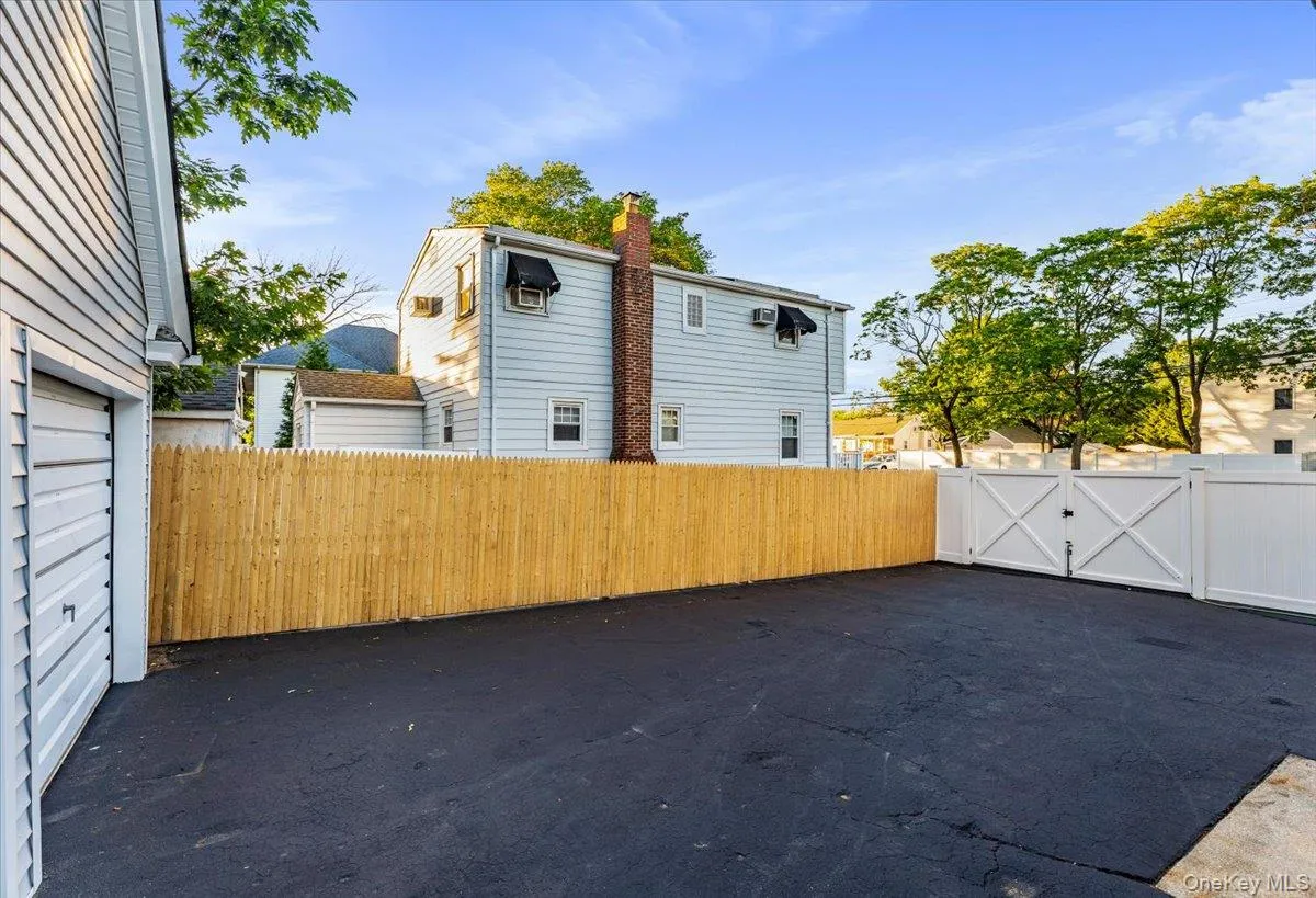 41 Oregon Road, West Babylon, NY, 3 Bedrooms Bedrooms, 8 Rooms Rooms,3 BathroomsBathrooms,Residential,For Rent,Oregon,0,1015263 41 Oregon Road, West Babylon, NY, 3 Bedrooms Bedrooms, 8 Rooms Rooms,3 BathroomsBathrooms,Residential,For Rent,Oregon,0,1015263