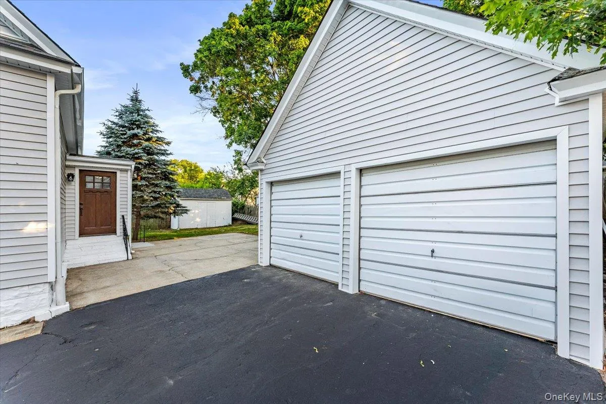 41 Oregon Road, West Babylon, NY, 3 Bedrooms Bedrooms, 8 Rooms Rooms,3 BathroomsBathrooms,Residential,For Rent,Oregon,0,1015263 41 Oregon Road, West Babylon, NY, 3 Bedrooms Bedrooms, 8 Rooms Rooms,3 BathroomsBathrooms,Residential,For Rent,Oregon,0,1015263