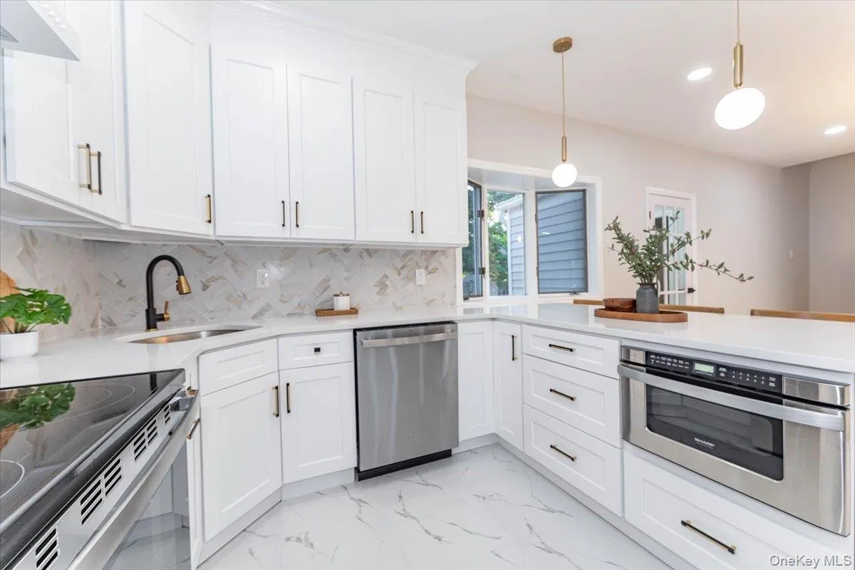 41 Oregon Road, West Babylon, NY, 3 Bedrooms Bedrooms, 8 Rooms Rooms,3 BathroomsBathrooms,Residential,For Rent,Oregon,0,1015263 41 Oregon Road, West Babylon, NY, 3 Bedrooms Bedrooms, 8 Rooms Rooms,3 BathroomsBathrooms,Residential,For Rent,Oregon,0,1015263