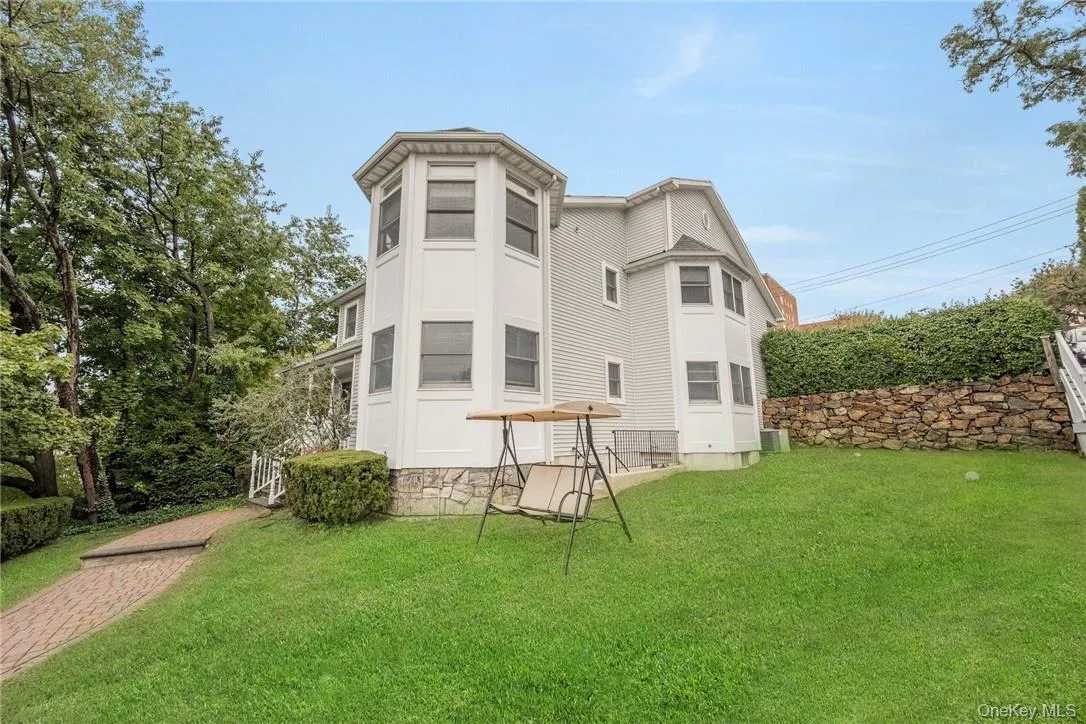 Shared Side Yard. Shared Side Yard.