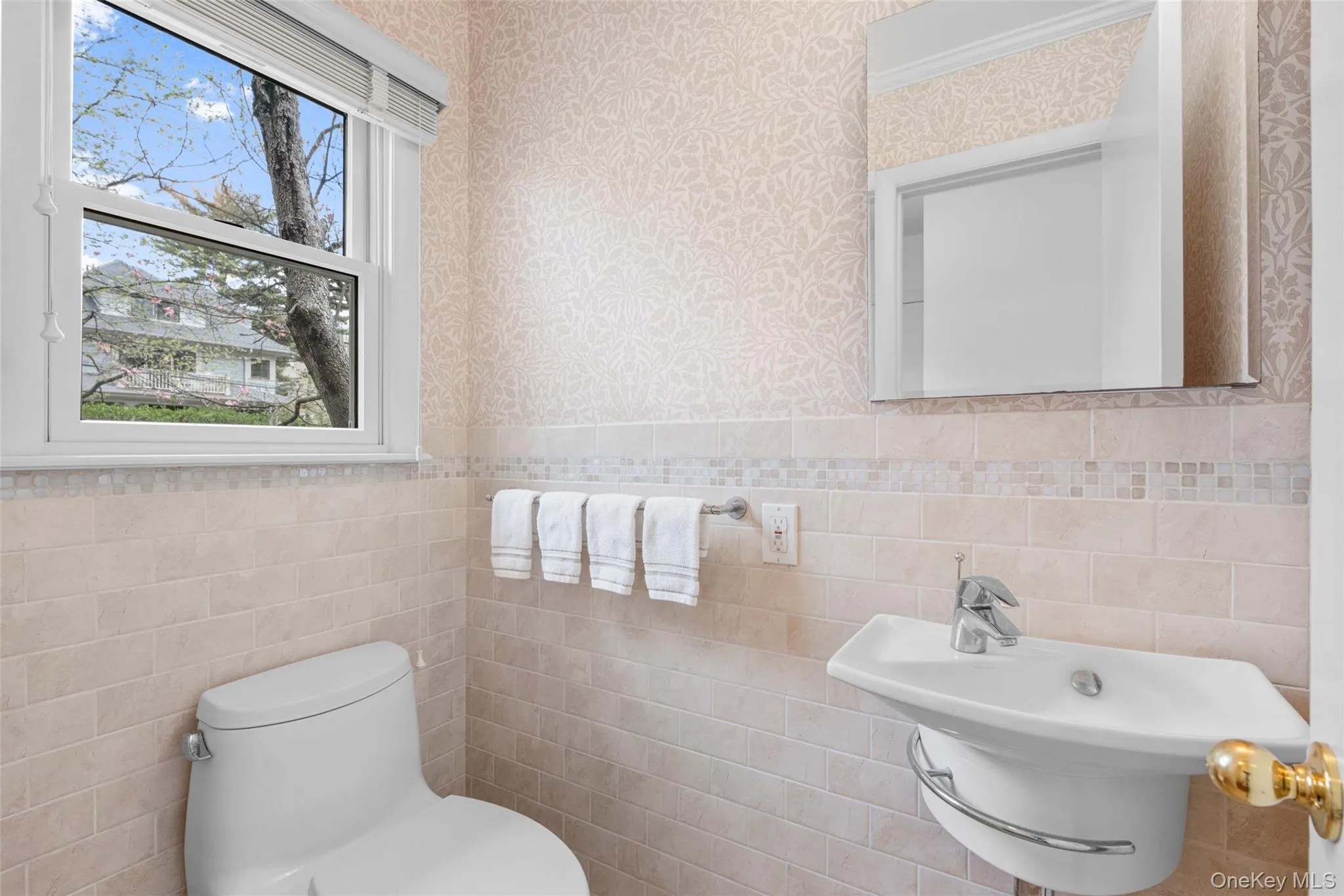 52 Wendt Avenue, Mamaroneck, NY, 3 Bedrooms Bedrooms, 6 Rooms Rooms,1 BathroomBathrooms,Residential Lease,For Rent,Wendt,0,1015280 52 Wendt Avenue, Mamaroneck, NY, 3 Bedrooms Bedrooms, 6 Rooms Rooms,1 BathroomBathrooms,Residential Lease,For Rent,Wendt,0,1015280
