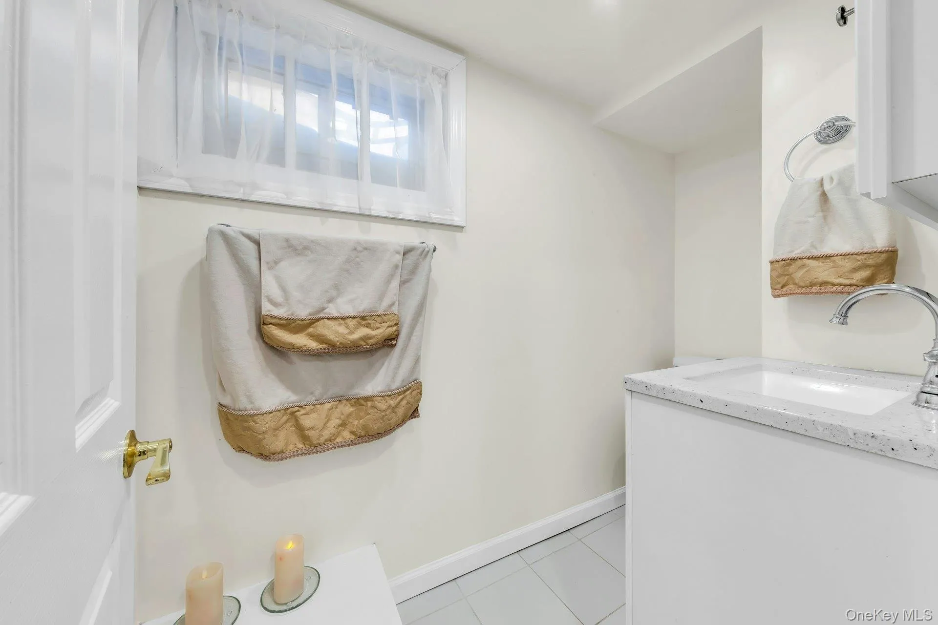White vanity with integrated sink and chrome faucet White vanity with integrated sink and chrome faucet