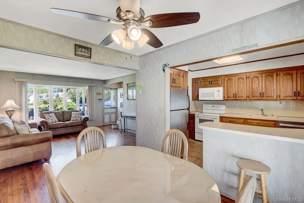 955 Cedar Court, Hempstead, NY, 4 Bedrooms Bedrooms, 7 Rooms Rooms,1 BathroomBathrooms,Residential,For Rent,Cedar,0,1015293 955 Cedar Court, Hempstead, NY, 4 Bedrooms Bedrooms, 7 Rooms Rooms,1 BathroomBathrooms,Residential,For Rent,Cedar,0,1015293