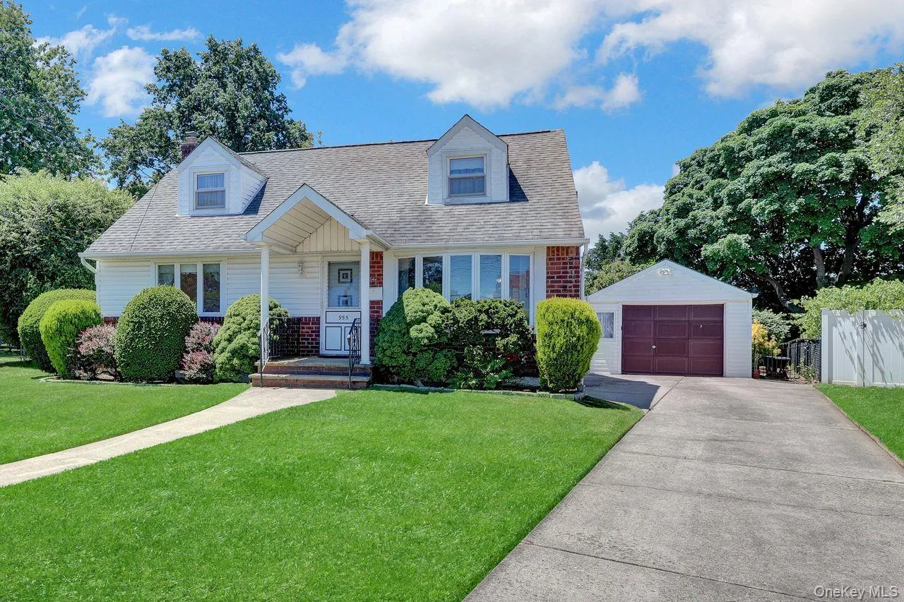 955 Cedar Court, Hempstead, NY, 4 Bedrooms Bedrooms, 7 Rooms Rooms,1 BathroomBathrooms,Residential,For Rent,Cedar,0,1015293 955 Cedar Court, Hempstead, NY, 4 Bedrooms Bedrooms, 7 Rooms Rooms,1 BathroomBathrooms,Residential,For Rent,Cedar,0,1015293