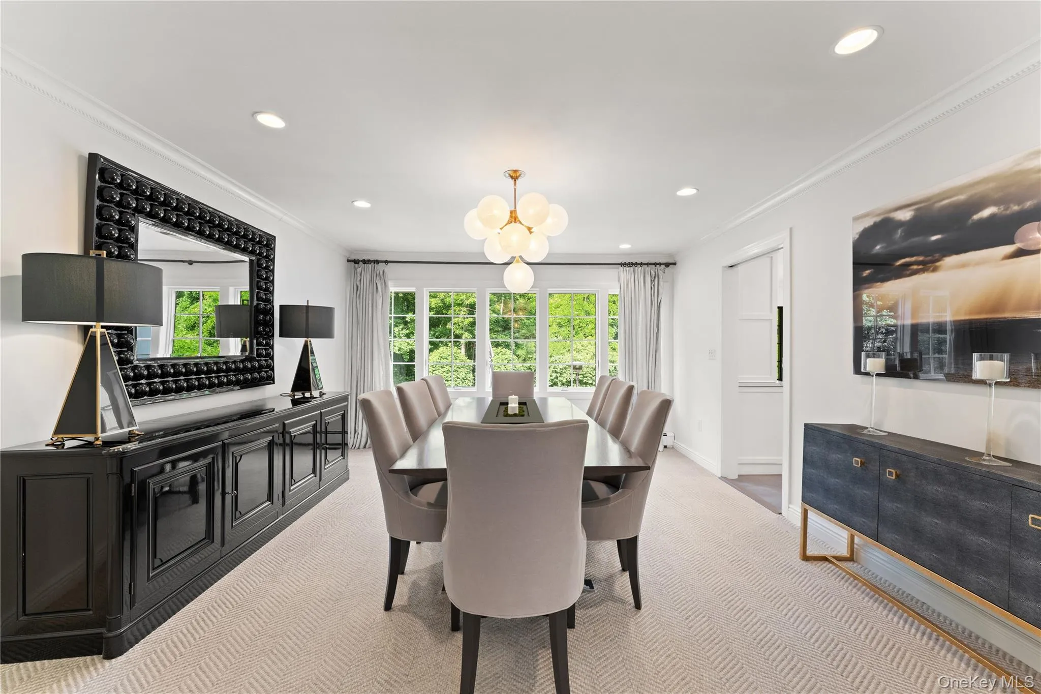 Spacious dining room for entertaining Spacious dining room for entertaining