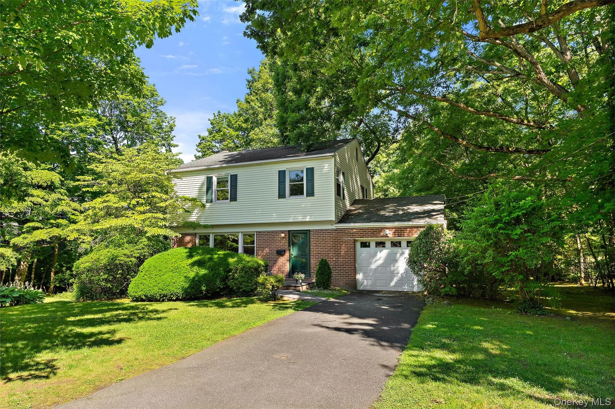4 Pin Oak Lane, White Plains, NY, 3 Bedrooms Bedrooms, 7 Rooms Rooms,2 BathroomsBathrooms,Residential,For Rent,Pin Oak,0,KEY1015304 4 Pin Oak Lane, White Plains, NY, 3 Bedrooms Bedrooms, 7 Rooms Rooms,2 BathroomsBathrooms,Residential,For Rent,Pin Oak,0,KEY1015304