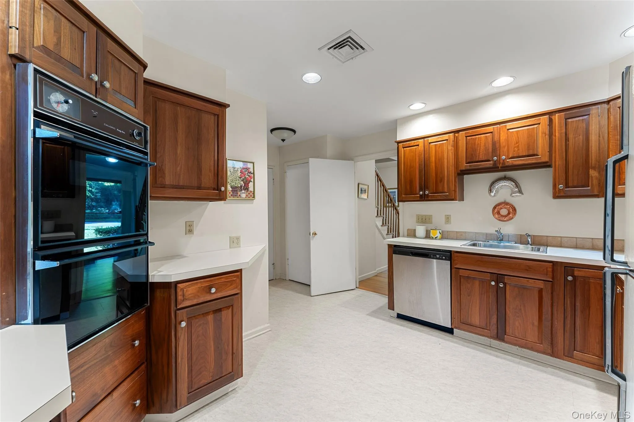 4 Pin Oak Lane, White Plains, NY, 3 Bedrooms Bedrooms, 7 Rooms Rooms,2 BathroomsBathrooms,Residential,For Rent,Pin Oak,0,KEY1015304 4 Pin Oak Lane, White Plains, NY, 3 Bedrooms Bedrooms, 7 Rooms Rooms,2 BathroomsBathrooms,Residential,For Rent,Pin Oak,0,KEY1015304