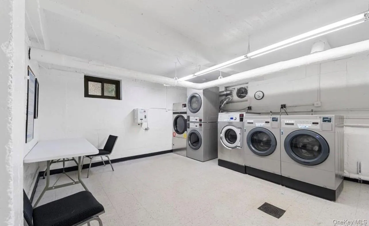212-04 75th Avenue, New York, NY, 1 Bedroom Bedrooms, 5 Rooms Rooms,1 BathroomBathrooms,Residential Lease,For Rent,75th,0,1015308 212-04 75th Avenue, New York, NY, 1 Bedroom Bedrooms, 5 Rooms Rooms,1 BathroomBathrooms,Residential Lease,For Rent,75th,0,1015308
