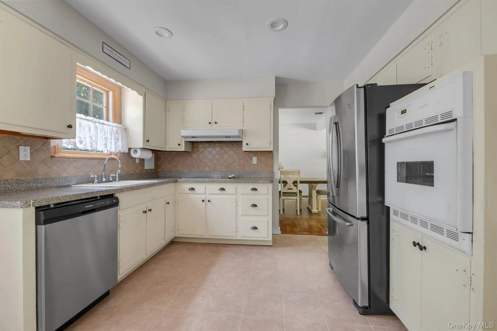 17 Broadview Avenue, Smithtown, NY, 4 Bedrooms Bedrooms, 8 Rooms Rooms,1 BathroomBathrooms,Residential,For Rent,Broadview,0,1015310 17 Broadview Avenue, Smithtown, NY, 4 Bedrooms Bedrooms, 8 Rooms Rooms,1 BathroomBathrooms,Residential,For Rent,Broadview,0,1015310