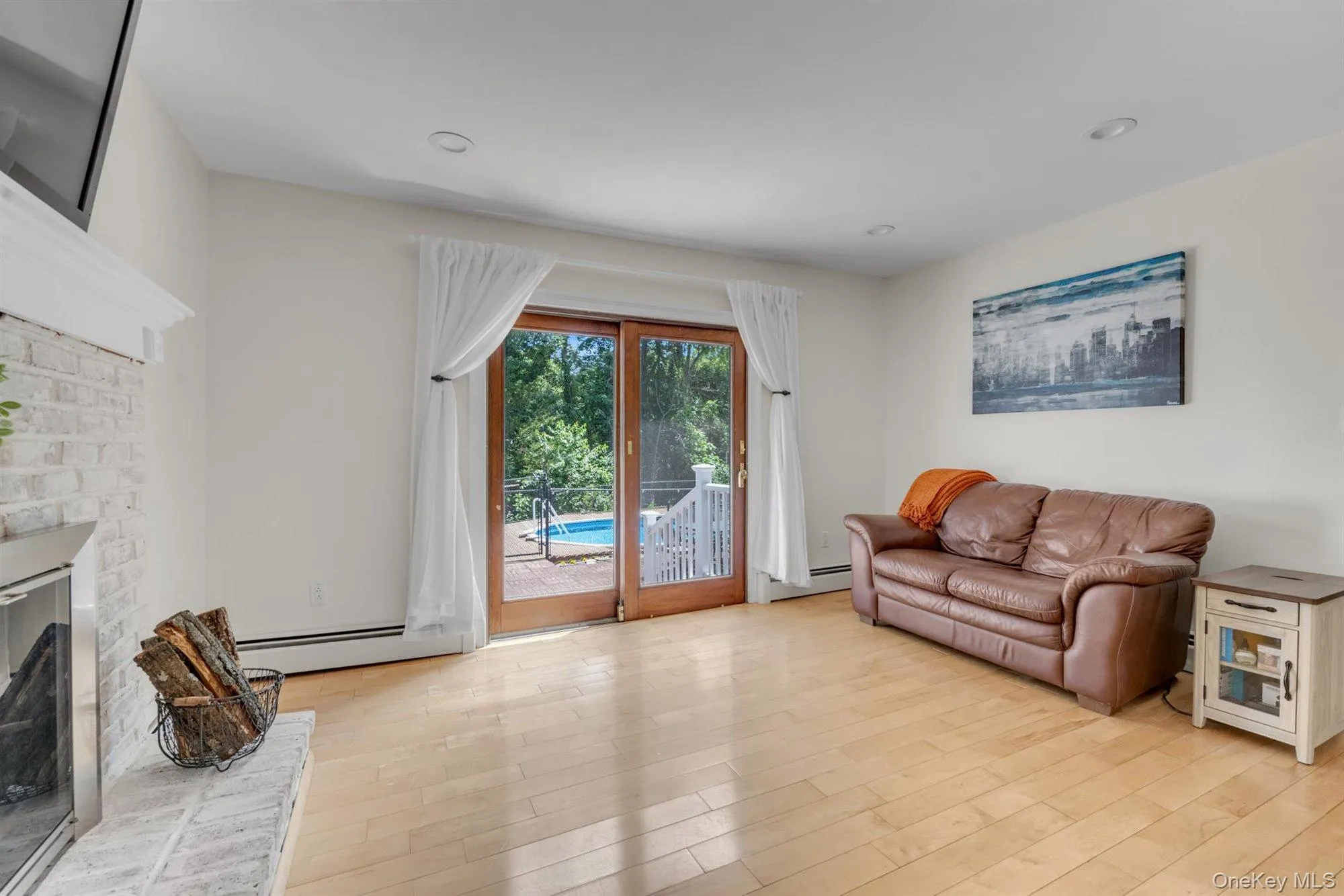 17 Broadview Avenue, Smithtown, NY, 4 Bedrooms Bedrooms, 8 Rooms Rooms,1 BathroomBathrooms,Residential,For Rent,Broadview,0,1015310 17 Broadview Avenue, Smithtown, NY, 4 Bedrooms Bedrooms, 8 Rooms Rooms,1 BathroomBathrooms,Residential,For Rent,Broadview,0,1015310