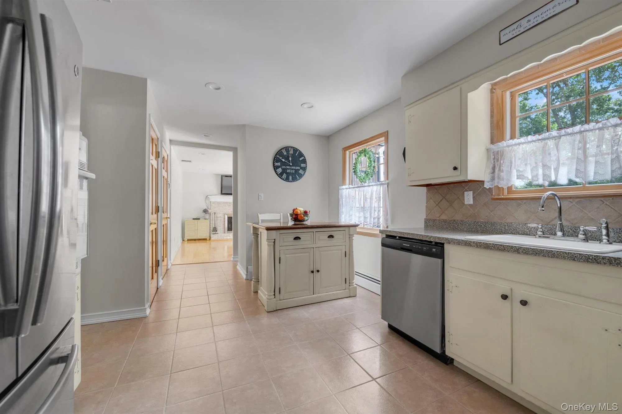 17 Broadview Avenue, Smithtown, NY, 4 Bedrooms Bedrooms, 8 Rooms Rooms,1 BathroomBathrooms,Residential,For Rent,Broadview,0,1015310 17 Broadview Avenue, Smithtown, NY, 4 Bedrooms Bedrooms, 8 Rooms Rooms,1 BathroomBathrooms,Residential,For Rent,Broadview,0,1015310