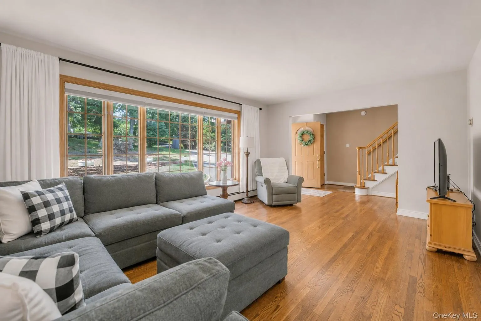 17 Broadview Avenue, Smithtown, NY, 4 Bedrooms Bedrooms, 8 Rooms Rooms,1 BathroomBathrooms,Residential,For Rent,Broadview,0,1015310 17 Broadview Avenue, Smithtown, NY, 4 Bedrooms Bedrooms, 8 Rooms Rooms,1 BathroomBathrooms,Residential,For Rent,Broadview,0,1015310