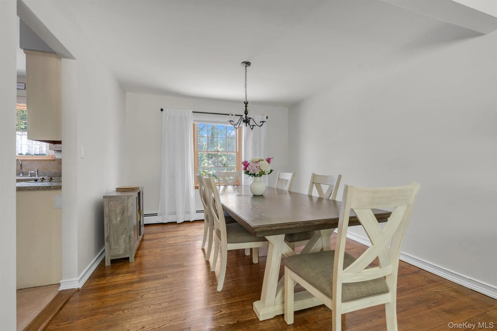 17 Broadview Avenue, Smithtown, NY, 4 Bedrooms Bedrooms, 8 Rooms Rooms,1 BathroomBathrooms,Residential,For Rent,Broadview,0,1015310 17 Broadview Avenue, Smithtown, NY, 4 Bedrooms Bedrooms, 8 Rooms Rooms,1 BathroomBathrooms,Residential,For Rent,Broadview,0,1015310