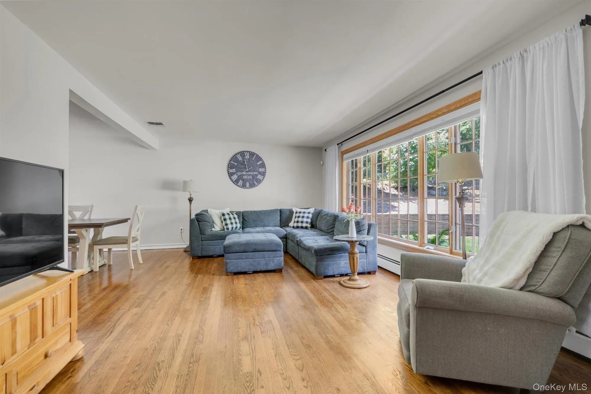 17 Broadview Avenue, Smithtown, NY, 4 Bedrooms Bedrooms, 8 Rooms Rooms,1 BathroomBathrooms,Residential,For Rent,Broadview,0,1015310 17 Broadview Avenue, Smithtown, NY, 4 Bedrooms Bedrooms, 8 Rooms Rooms,1 BathroomBathrooms,Residential,For Rent,Broadview,0,1015310