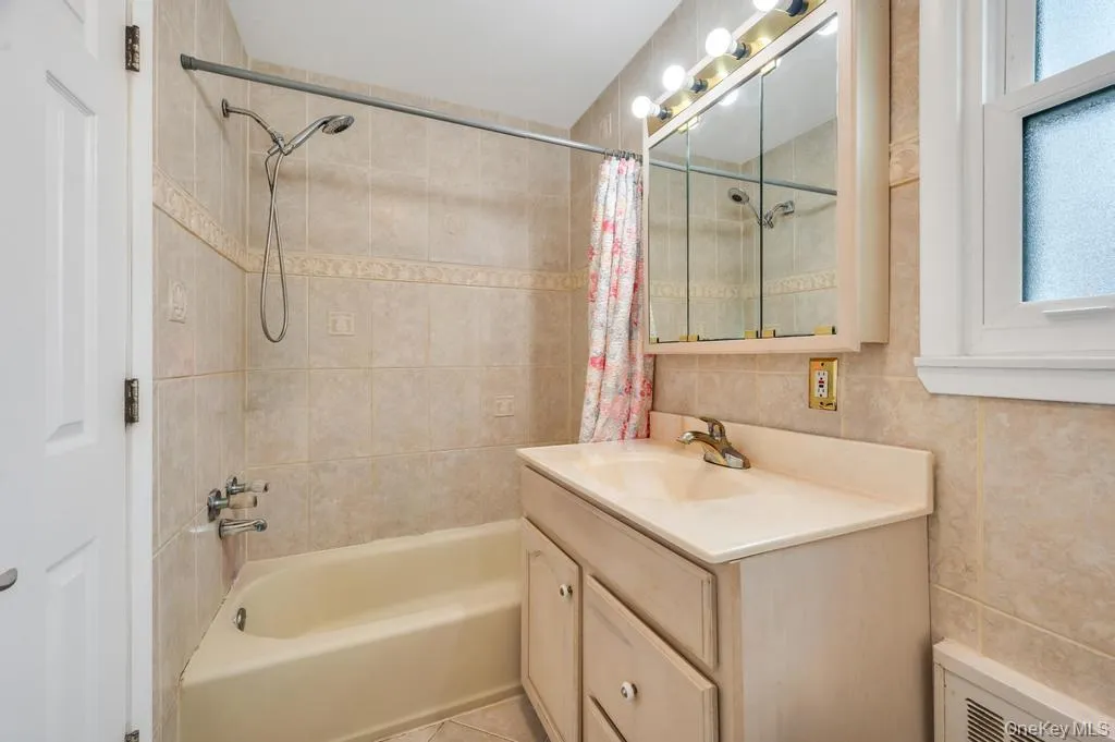 32 Beverly Street, Islip, NY, 5 Bedrooms Bedrooms, 15 Rooms Rooms,3 BathroomsBathrooms,Residential,For Rent,Beverly,0,KEY1015313 32 Beverly Street, Islip, NY, 5 Bedrooms Bedrooms, 15 Rooms Rooms,3 BathroomsBathrooms,Residential,For Rent,Beverly,0,KEY1015313