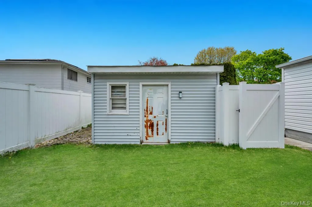 32 Beverly Street, Islip, NY, 5 Bedrooms Bedrooms, 15 Rooms Rooms,3 BathroomsBathrooms,Residential,For Rent,Beverly,0,KEY1015313 32 Beverly Street, Islip, NY, 5 Bedrooms Bedrooms, 15 Rooms Rooms,3 BathroomsBathrooms,Residential,For Rent,Beverly,0,KEY1015313