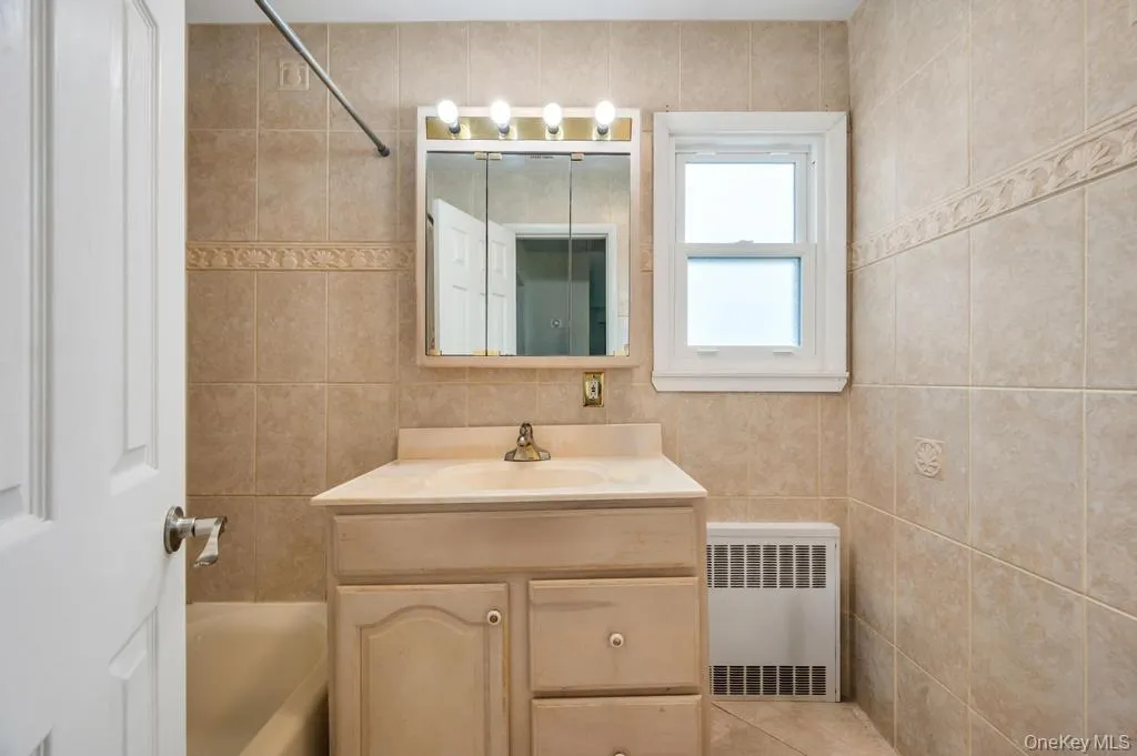 32 Beverly Street, Islip, NY, 5 Bedrooms Bedrooms, 15 Rooms Rooms,3 BathroomsBathrooms,Residential,For Rent,Beverly,0,KEY1015313 32 Beverly Street, Islip, NY, 5 Bedrooms Bedrooms, 15 Rooms Rooms,3 BathroomsBathrooms,Residential,For Rent,Beverly,0,KEY1015313