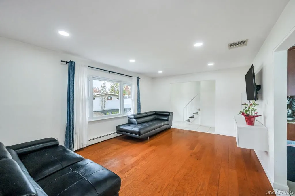32 Beverly Street, Islip, NY, 5 Bedrooms Bedrooms, 15 Rooms Rooms,3 BathroomsBathrooms,Residential,For Rent,Beverly,0,KEY1015313 32 Beverly Street, Islip, NY, 5 Bedrooms Bedrooms, 15 Rooms Rooms,3 BathroomsBathrooms,Residential,For Rent,Beverly,0,KEY1015313