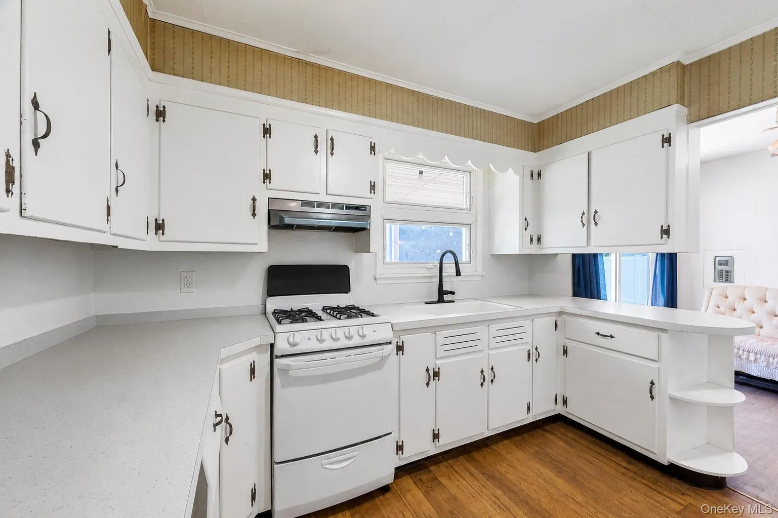 2815 Eagle Avenue, Brookhaven, NY, 3 Bedrooms Bedrooms, 6 Rooms Rooms,1 BathroomBathrooms,Residential,For Rent,Eagle,0,KEY1015318 2815 Eagle Avenue, Brookhaven, NY, 3 Bedrooms Bedrooms, 6 Rooms Rooms,1 BathroomBathrooms,Residential,For Rent,Eagle,0,KEY1015318