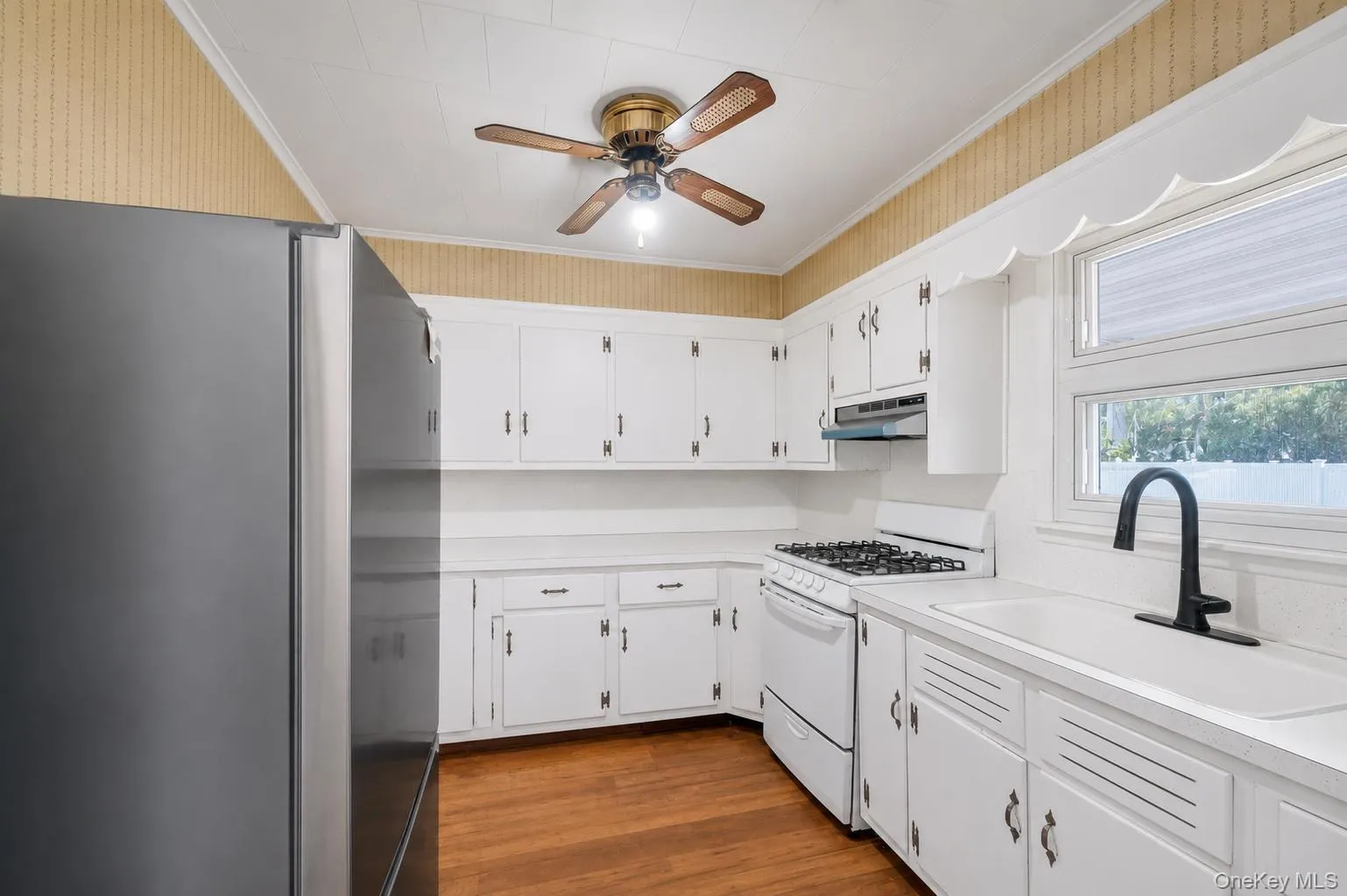 2815 Eagle Avenue, Brookhaven, NY, 3 Bedrooms Bedrooms, 6 Rooms Rooms,1 BathroomBathrooms,Residential,For Rent,Eagle,0,KEY1015318 2815 Eagle Avenue, Brookhaven, NY, 3 Bedrooms Bedrooms, 6 Rooms Rooms,1 BathroomBathrooms,Residential,For Rent,Eagle,0,KEY1015318