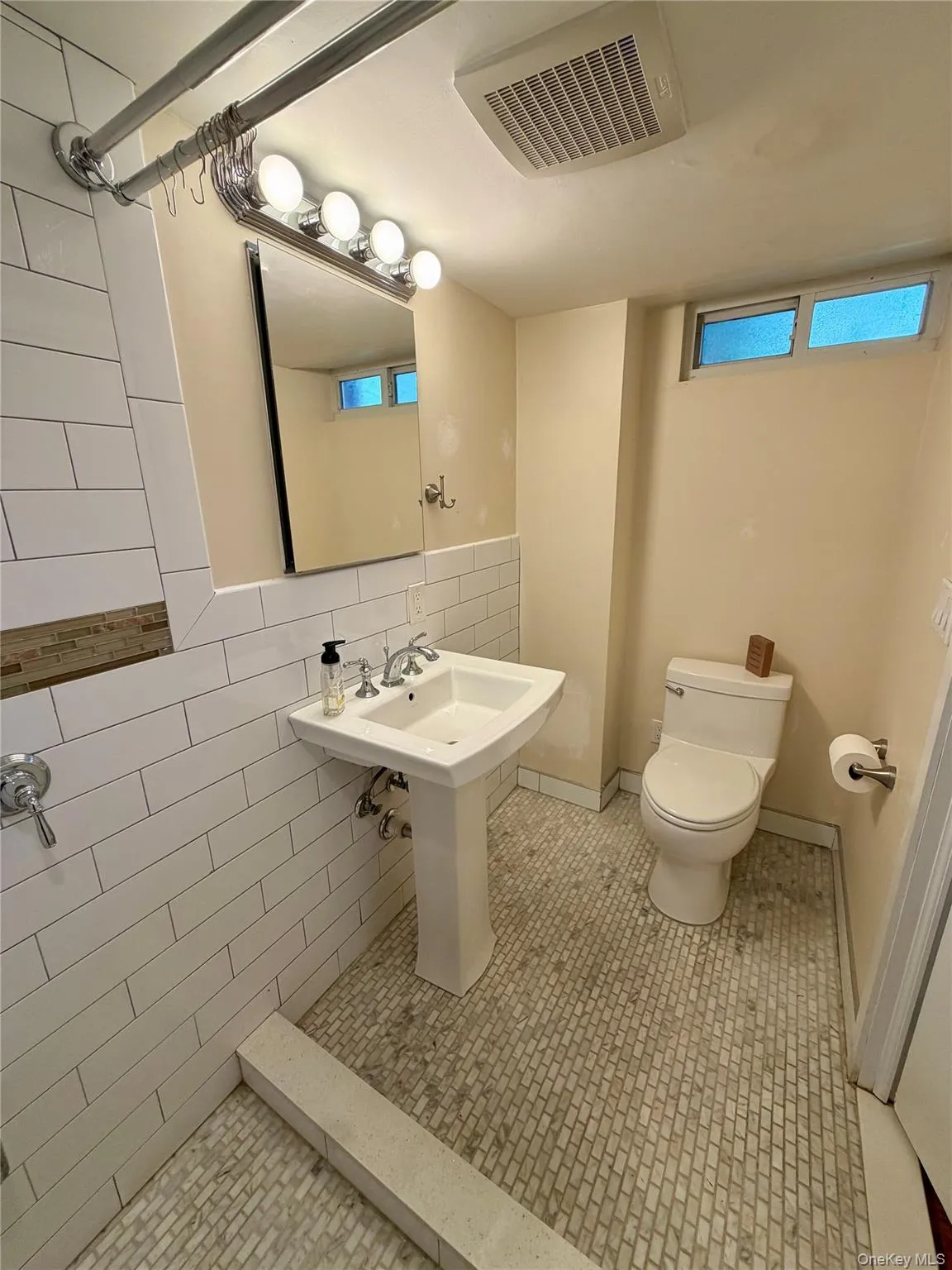 19323 Station Road, New York, NY, 3 Bedrooms Bedrooms, 8 Rooms Rooms,2 BathroomsBathrooms,Residential,For Rent,Station,0,1015320 19323 Station Road, New York, NY, 3 Bedrooms Bedrooms, 8 Rooms Rooms,2 BathroomsBathrooms,Residential,For Rent,Station,0,1015320