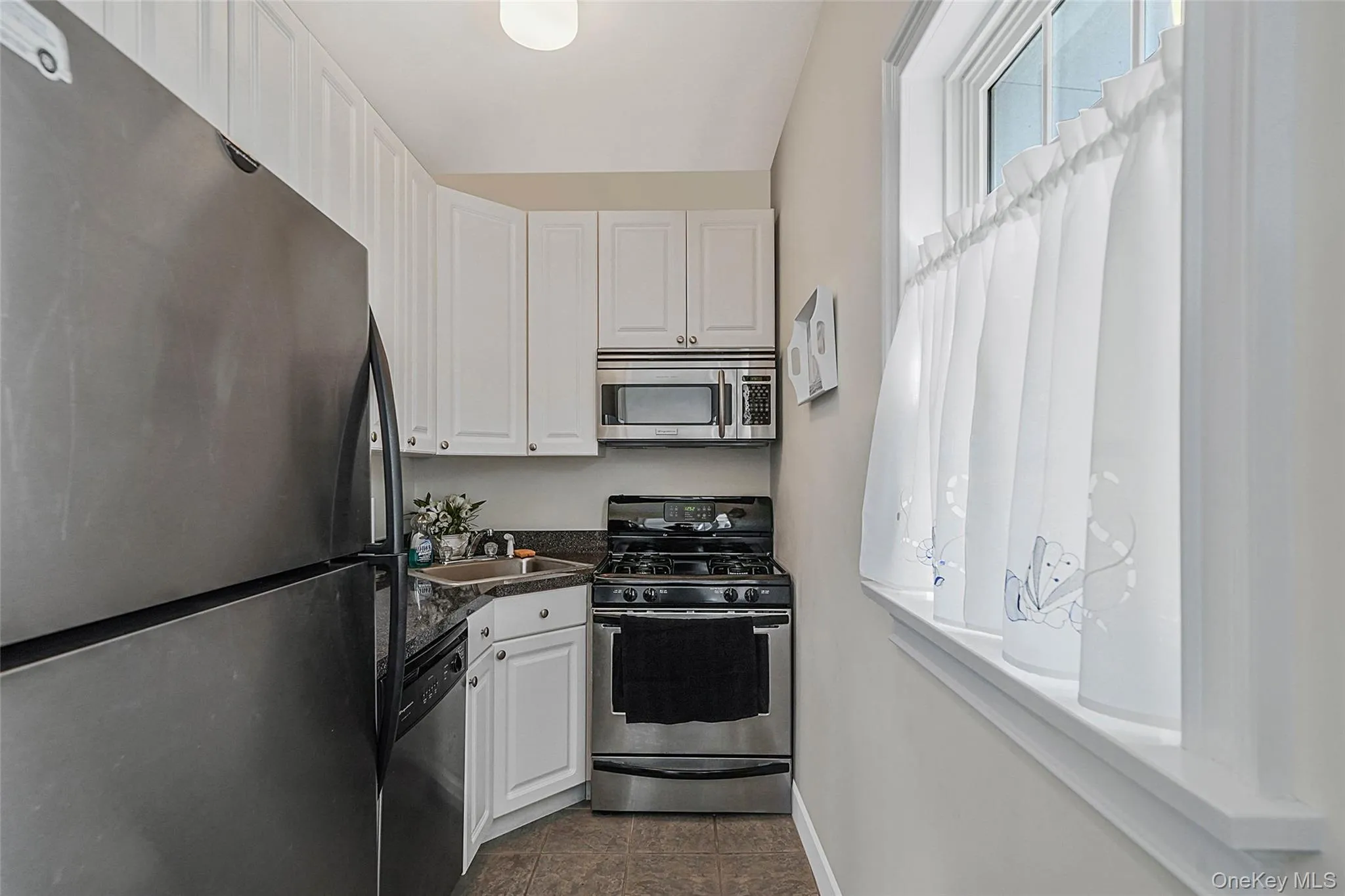 42 Blueberry Common, Riverhead, NY, 2 Bedrooms Bedrooms, 5 Rooms Rooms,2 BathroomsBathrooms,Residential,For Rent,Blueberry,0,1015325 42 Blueberry Common, Riverhead, NY, 2 Bedrooms Bedrooms, 5 Rooms Rooms,2 BathroomsBathrooms,Residential,For Rent,Blueberry,0,1015325