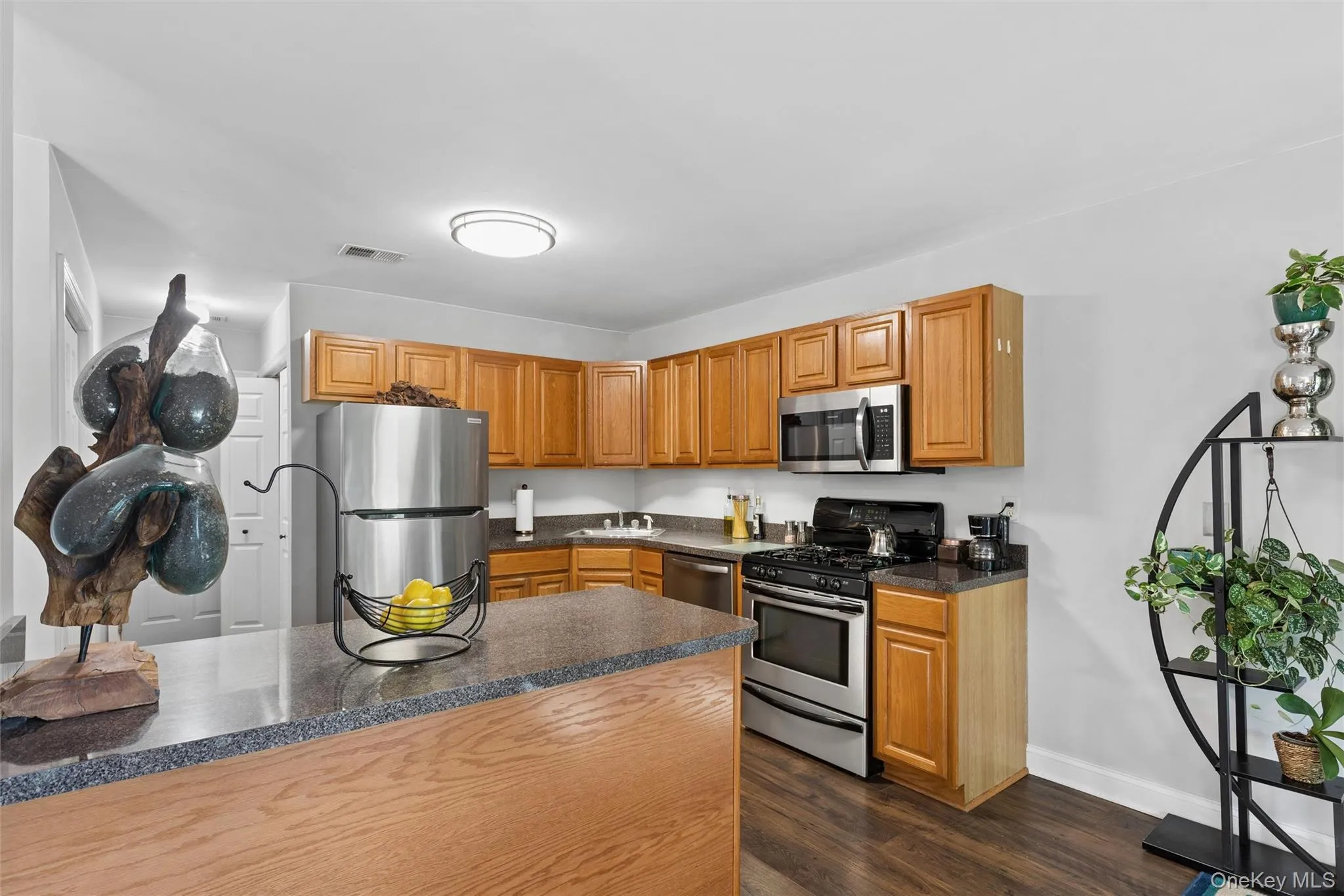 42 Blueberry Common, Riverhead, NY, 2 Bedrooms Bedrooms, 5 Rooms Rooms,2 BathroomsBathrooms,Residential,For Rent,Blueberry,0,1015325 42 Blueberry Common, Riverhead, NY, 2 Bedrooms Bedrooms, 5 Rooms Rooms,2 BathroomsBathrooms,Residential,For Rent,Blueberry,0,1015325